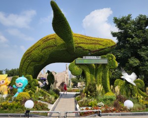 《魚躍長青·喜迎亞運》——象山人民廣場亞運主題綠雕