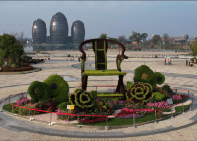 《圈背交椅》——南康家居廣場綠雕