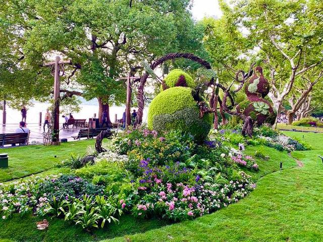 國慶立體花壇杭州西湖區(qū)湖濱公園“吉祥福祿”-杭州西湖風(fēng)景名勝區(qū)管委會(huì).jpg
