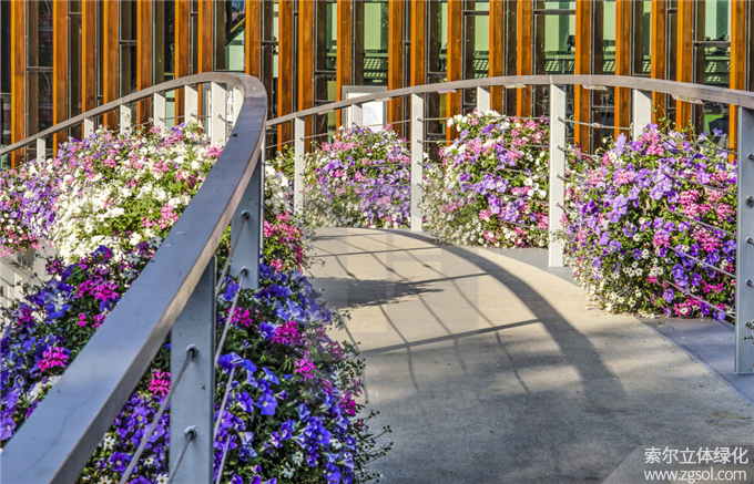 06國(guó)外護(hù)欄綠化 (12).jpg